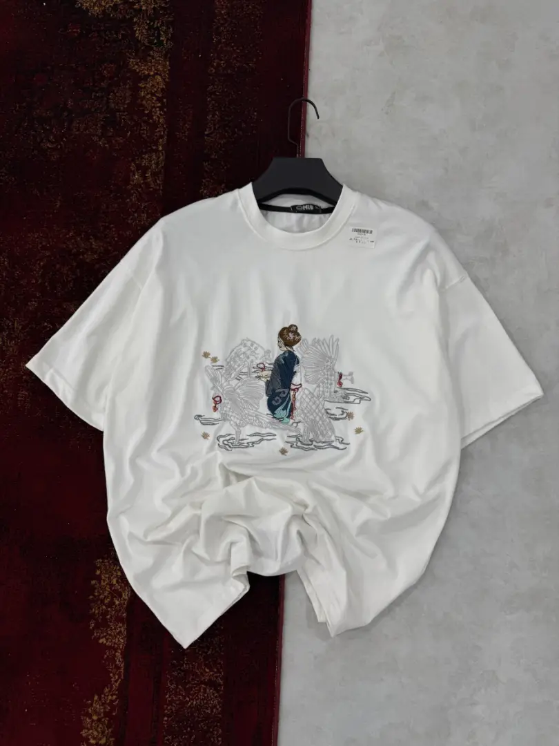 تیشرت گلدوزی طاووس - تصویر 1