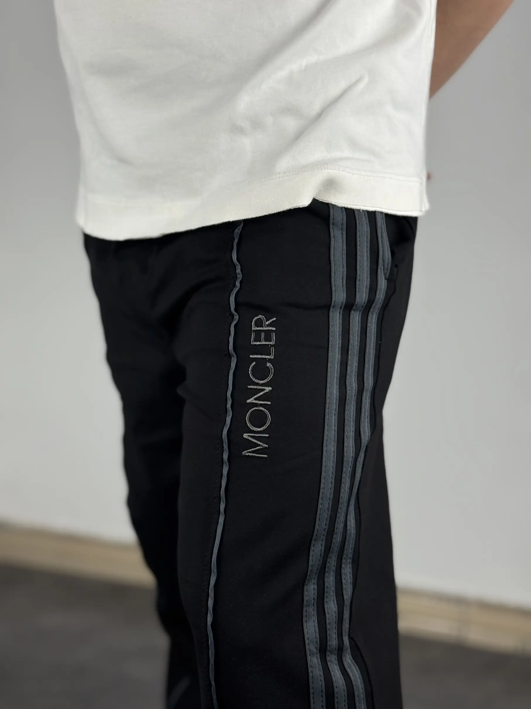 اسلش نیم بگ گلدوزی MONCLER - تصویر 2